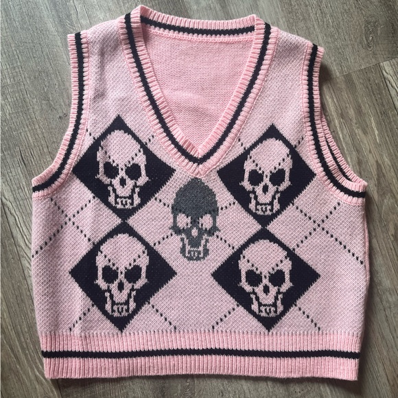 Pink skull sweater vest - Picture 2 of 3